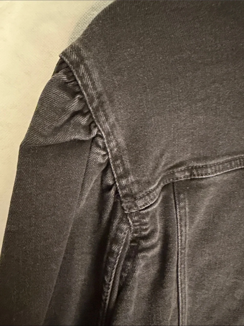 GAP Women's Black Denim Jacket - Picture 4 of 7
